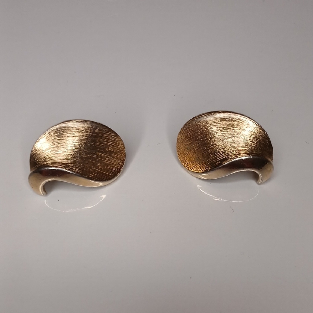 Signed Trifari Gold Wave Clip-On Earrings